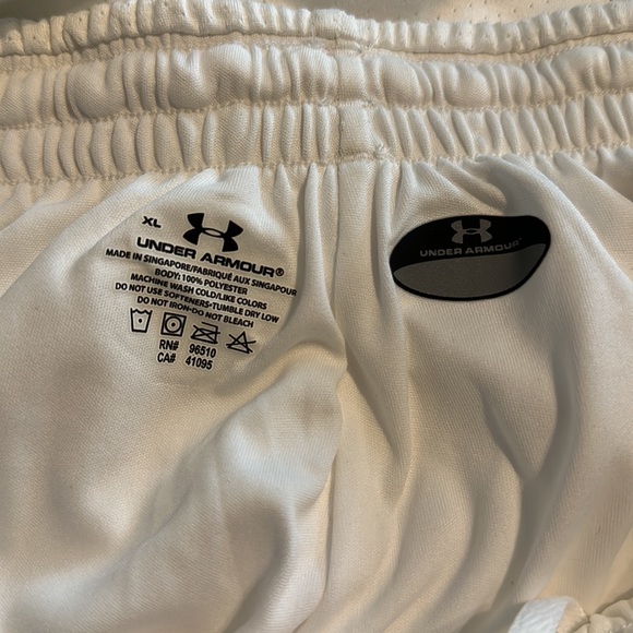 Under Armour white gym shorts XL - Picture 4 of 5